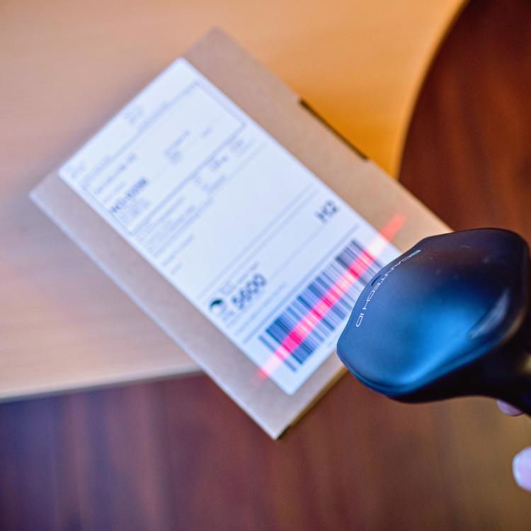 Postetikett 18 ruller, 102x192 mm. à 350 Postetiketter - Logistra AS